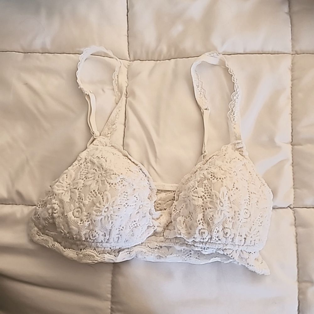 White lace wireless bralette SEND AN OFFER